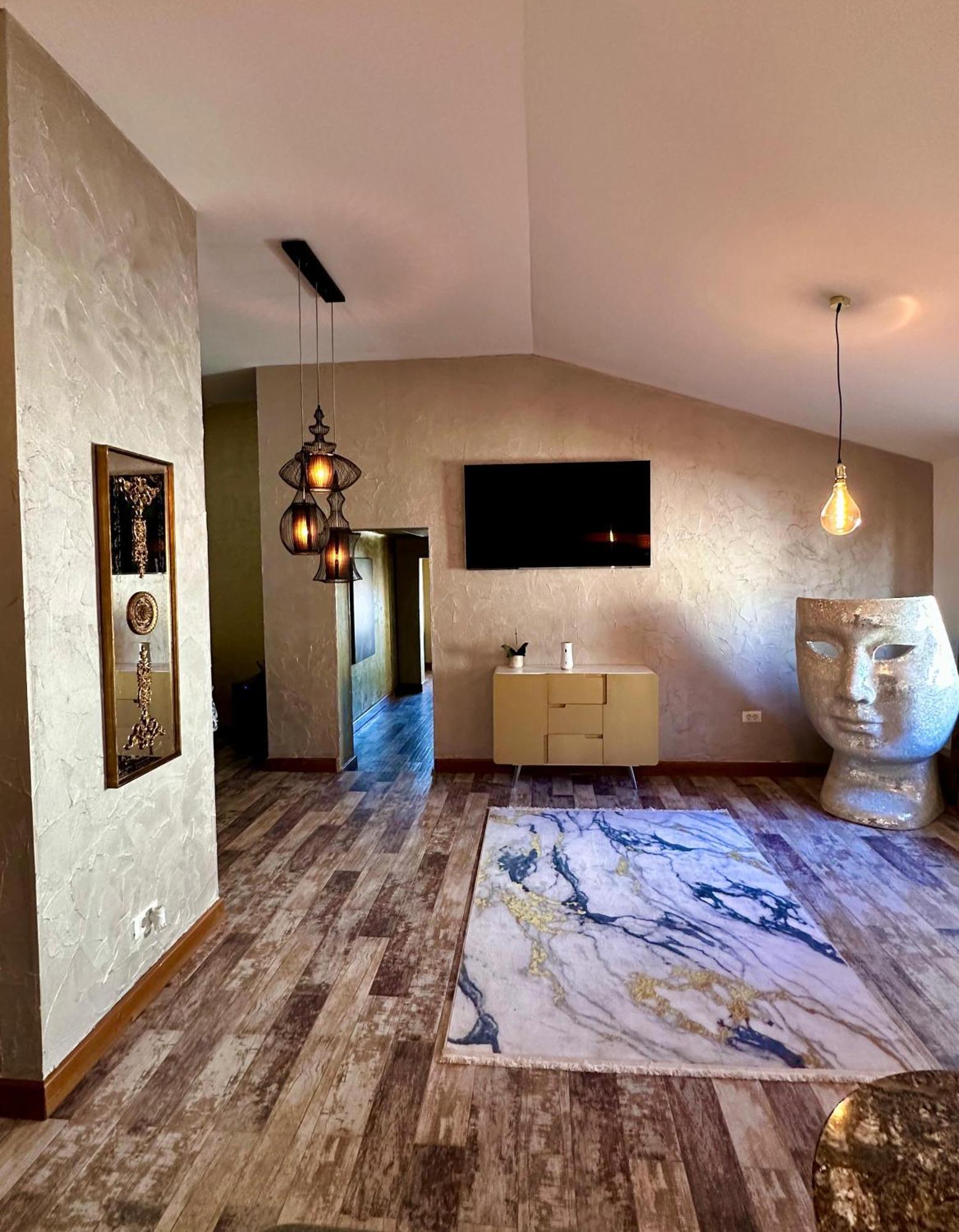 Madison Lake Villa Balotesti Exterior photo