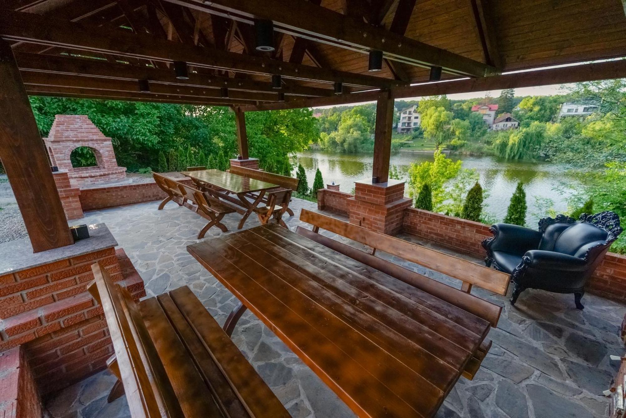 Madison Lake Villa Balotesti Exterior photo